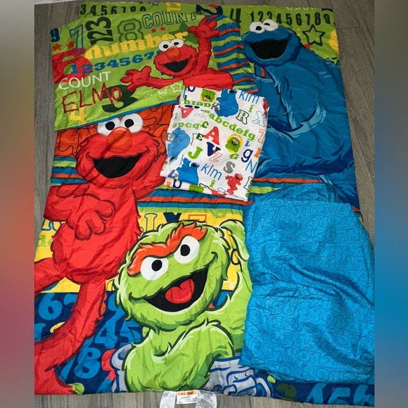 Sesame Street toddler bed set - Picture 2 of 6